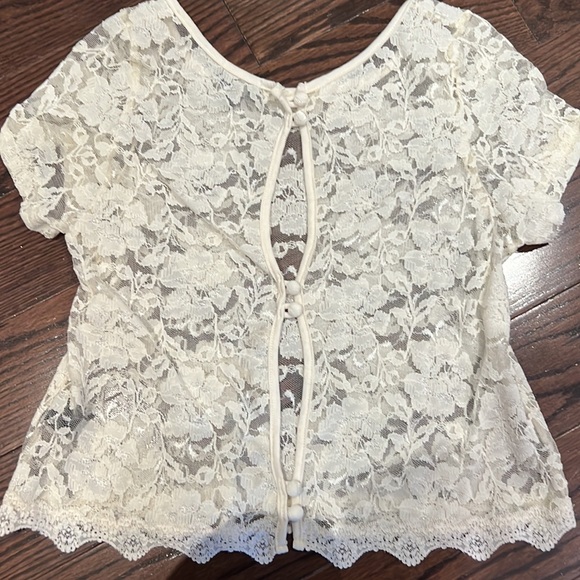 Pretty cream lace top - Picture 3 of 3